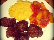 Rind"v"leisch-Medallions zu Knoblauchpolenta und Paprikagemüse - Rezept