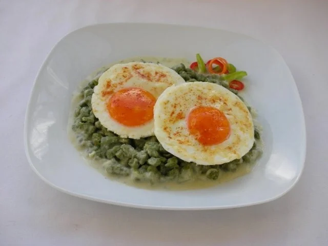 Spinat-Spätzle mit Gorgonzolasauce und Spiegelei - Rezept - Bild Nr. 2