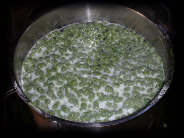 Spinat-Spätzle mit Gorgonzolasauce und Spiegelei - Rezept - Bild Nr. 10