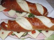 Laugenstangen belegt nach Wunsch - Rezept