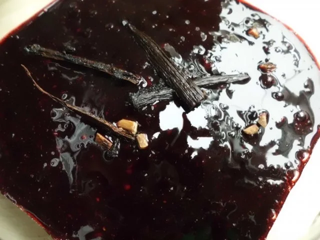 Rezept: Liköre: Brombeerlikör "Der Reine" Bild Nr. 4 Liköre: Brombeerlikör "Der Reine" - Rezept - Bild Nr. 4