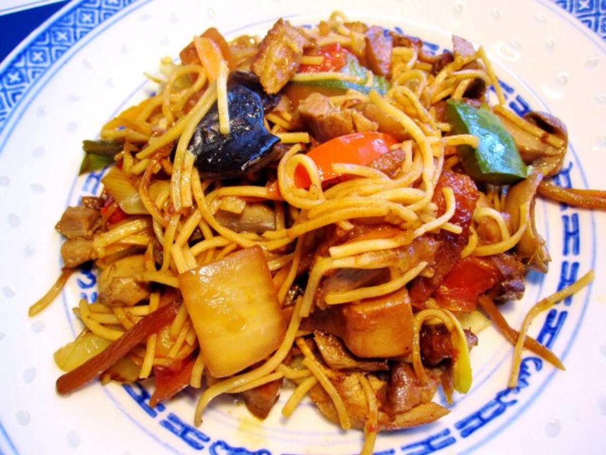 Wok-Nudeln mit Allerlei - Rezept mit Bild - kochbar.de