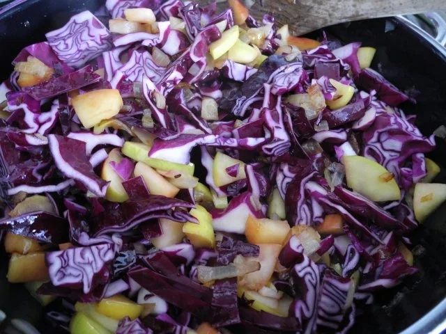 Vegan : Ostermenü Hauptgang : Vegane  Ente mit Kokos - Apfel - Rotkohl und Salzkartoffel - Rezept - Bild Nr. 8