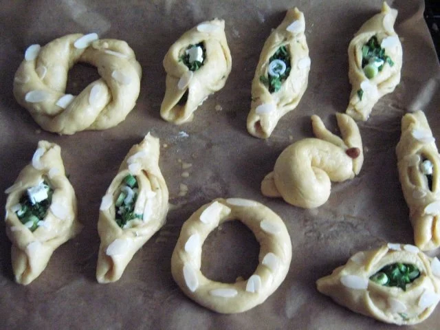 gefüllte Hefe-Teigtaschen mit Schafskäse, Petersilie und Frühlingszwiebel - Rezept - Bild Nr. 2