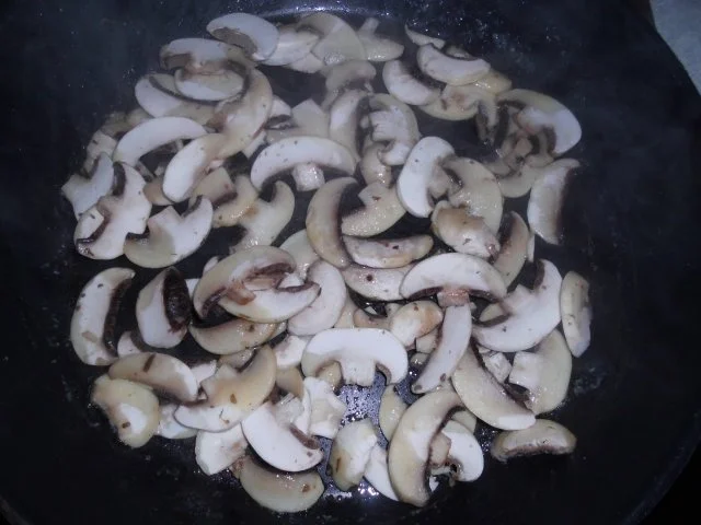 Rezept: Fischfilet schwimmt davon mit gebratenem Champignon Bild Nr. 12 Fischfilet schwimmt davon mit gebratenem Champignon - Rezept - Bild Nr. 12