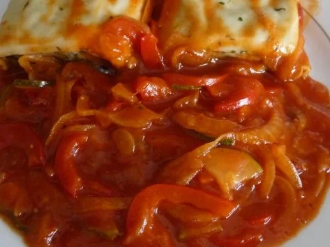 Vegan : Gemüsemaultaschen an Paprika - Letscho - Rezept