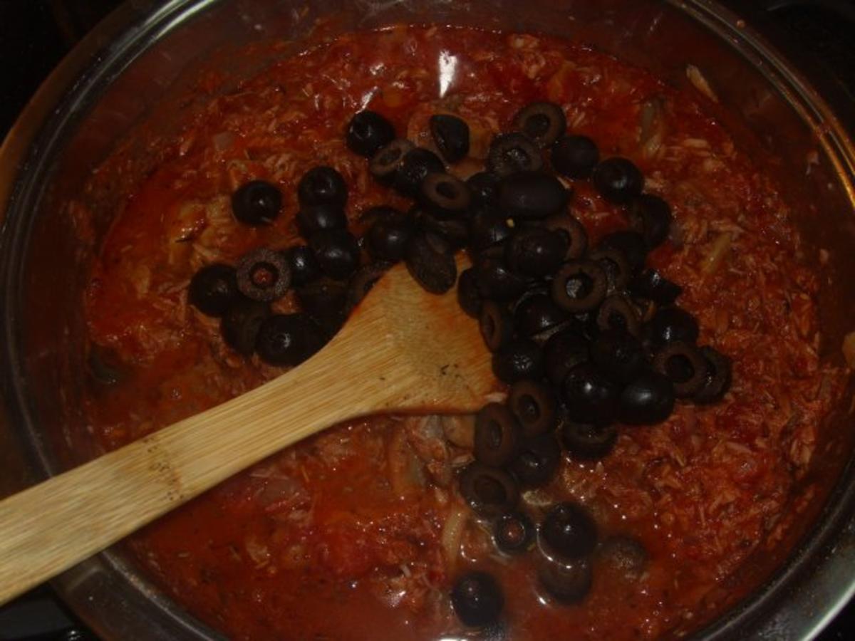 Nudeln mit Thunfisch Tomaten und schwarzen Oliven - Rezept - Bild Nr. 3