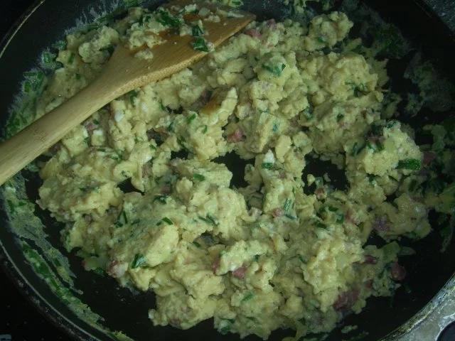 Rezept: Rührei mit Schinken und Zwiebel Bild Nr. 5 Rührei mit Schinken und Zwiebel - Rezept - Bild Nr. 5