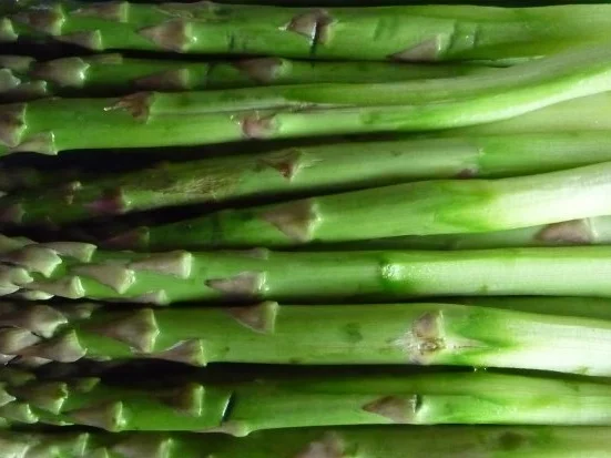 Rezept: Vegan : Gemüsemaultaschen - Auflauf mit grünem Spargel und veganem Käse überbacken Bild Nr. 2 Vegan : Gemüsemaultaschen - Auflauf mit grünem Spargel und veganem Käse überbacken - Rezept - Bild Nr. 2