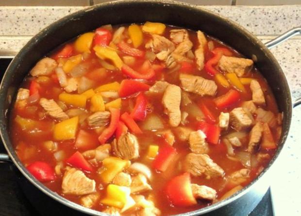 Einfaches Puten-Gulasch - Rezept mit Bild - kochbar.de