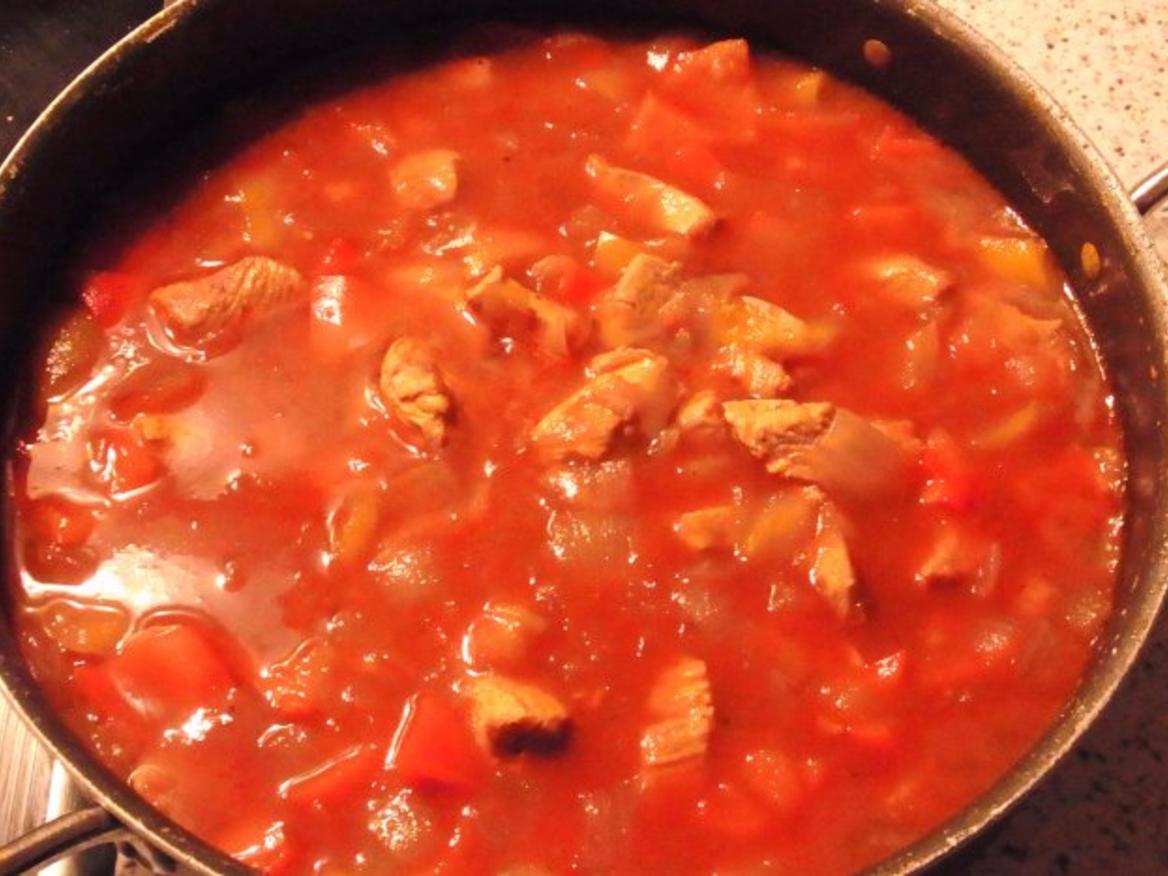 Einfaches Puten-Gulasch - Rezept mit Bild - kochbar.de