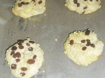 Rezept: Osterkranz mit Rosinen und Nuss Bild Nr. 3 Osterkranz mit Rosinen und Nuss - Rezept - Bild Nr. 3