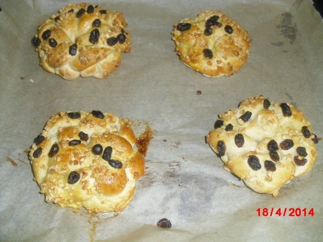 Rezept: Osterkranz mit Rosinen und Nuss Bild Nr. 4 Osterkranz mit Rosinen und Nuss - Rezept - Bild Nr. 4