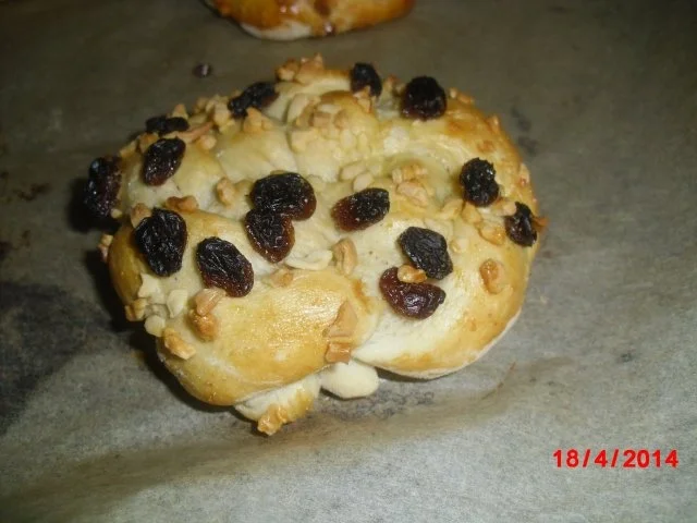 Rezept: Osterkranz mit Rosinen und Nuss Bild Nr. 5 Osterkranz mit Rosinen und Nuss - Rezept - Bild Nr. 5