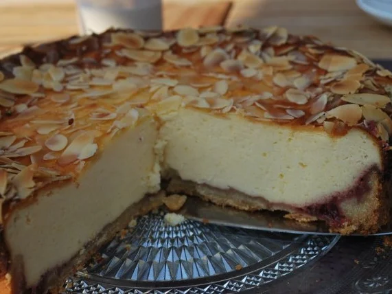 Rezept: Quarkkuchen mit Mandelkruste Quarkkuchen mit Mandelkruste - Rezept