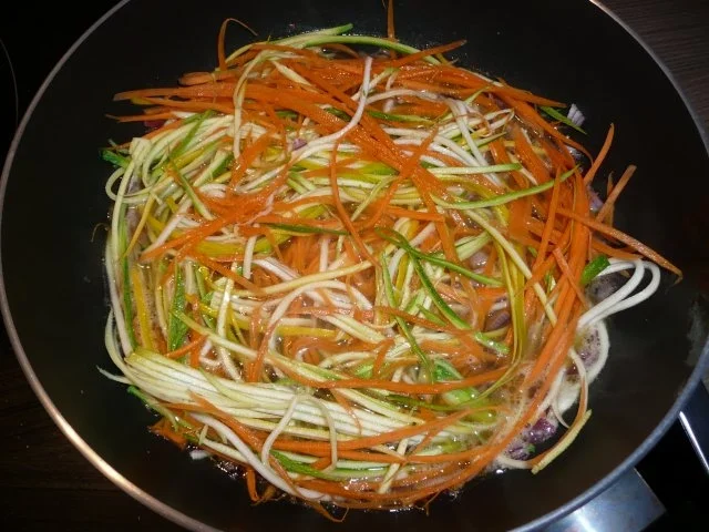 Rezept: Hessische Apfel - Schnitzel an Gemüse - Spagetti und Sesamkartoffel - Ecken. Bild Nr. 8 Hessische Apfel - Schnitzel an Gemüse - Spagetti und Sesamkartoffel - Ecken. - Rezept - Bild Nr. 8