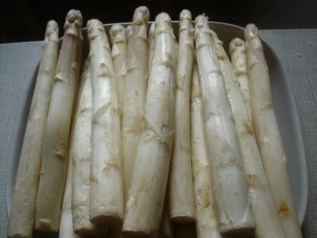 Rezept: Spargel mit Seelachsfilet im Bierteig, Petersilienkartoffeln und Sauce Hollandaise Bild Nr. 6 Spargel mit Seelachsfilet im Bierteig, Petersilienkartoffeln und Sauce Hollandaise - Rezept - Bild Nr. 6