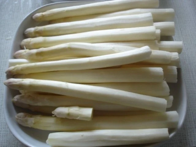 Rezept: Spargel mit Seelachsfilet im Bierteig, Petersilienkartoffeln und Sauce Hollandaise Bild Nr. 8 Spargel mit Seelachsfilet im Bierteig, Petersilienkartoffeln und Sauce Hollandaise - Rezept - Bild Nr. 8