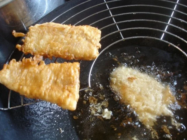 Rezept: Spargel mit Seelachsfilet im Bierteig, Petersilienkartoffeln und Sauce Hollandaise Bild Nr. 18 Spargel mit Seelachsfilet im Bierteig, Petersilienkartoffeln und Sauce Hollandaise - Rezept - Bild Nr. 18