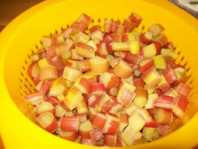 Rezept: Backstube:Rhabarberkuchen mit Streussel Bild Nr. 2 Backstube:Rhabarberkuchen mit Streussel - Rezept - Bild Nr. 2