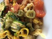 Nudelsalat mit frischem Gemüse - Rezept