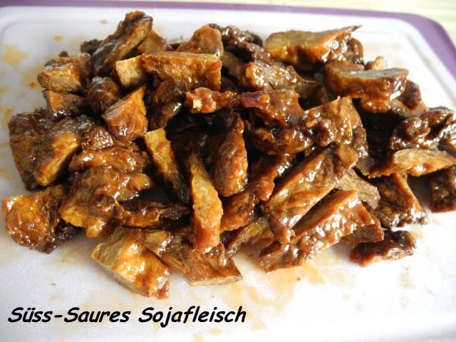 Vegan : Soja süss - sauer mit Karottenraspeln an Reis mit Broccoli - Rezept - Bild Nr. 3