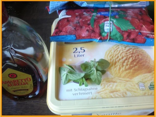 Rezept: Vanilleeis mit heißen Himbeeren Bild Nr. 3 Vanilleeis mit heißen Himbeeren - Rezept - Bild Nr. 3