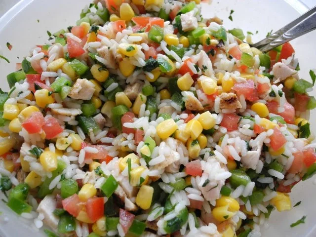 Saftiger Reissalat mit gegrilltem Hähnchenbrustfilet - Rezept - Bild Nr. 2