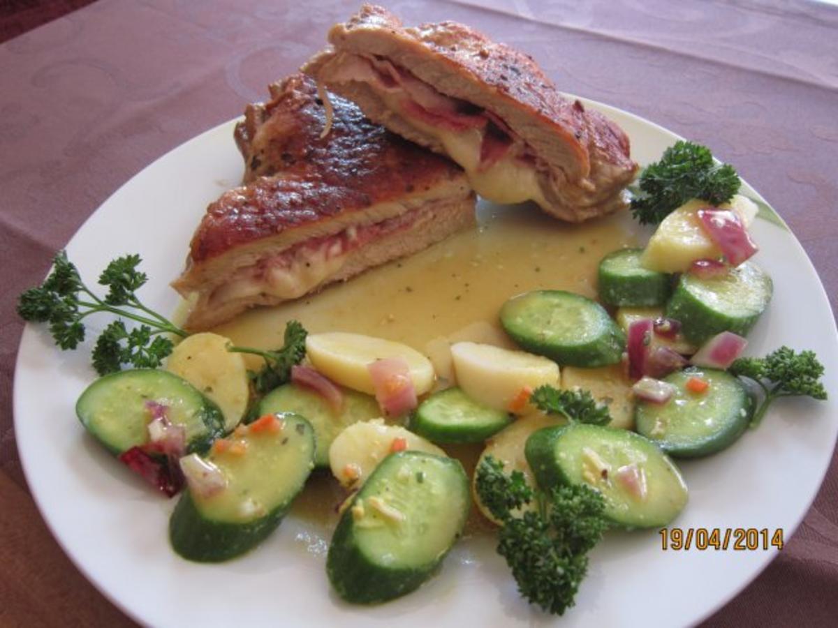 Gefülltes Schweineschnitzel -mit Kartoffel-Gurken-Salat - Rezept
