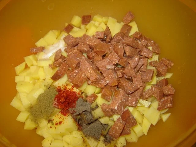 Rezept: Kartoffeln mit Sucuk aus dem Backofen Bild Nr. 4 Kartoffeln mit Sucuk aus dem Backofen - Rezept - Bild Nr. 4