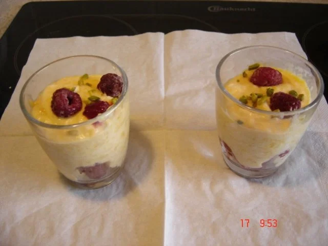 Pfirsich-Mousse mit Himbeeren - Rezept