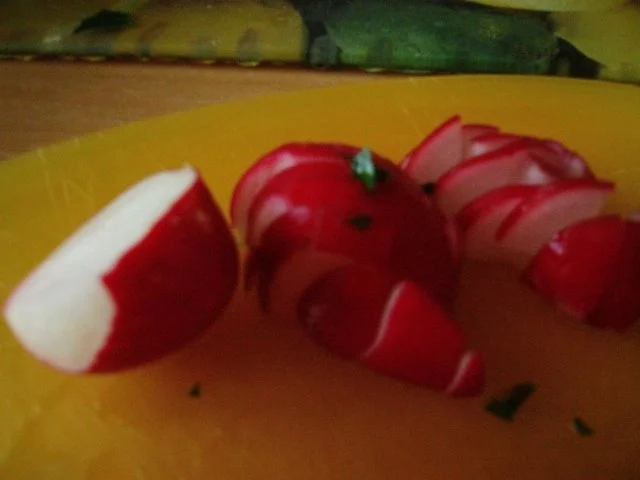 Rezept: Kabeljaufilet mit Bärlauch-Radieschen Kartoffelsalat Bild Nr. 4 Kabeljaufilet mit Bärlauch-Radieschen Kartoffelsalat - Rezept - Bild Nr. 4