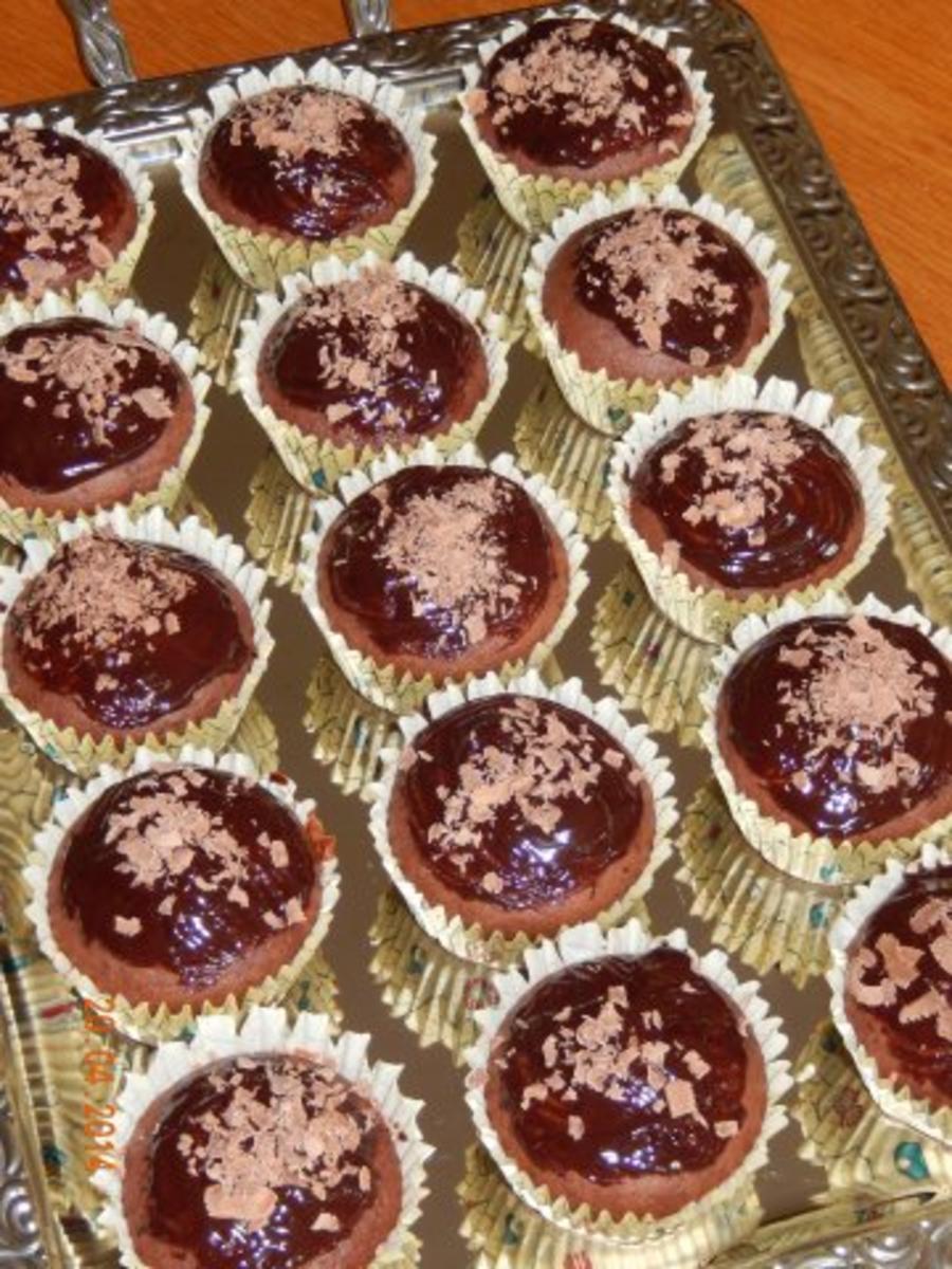 Muffins mit Schokoguss - Rezept mit Bild - kochbar.de