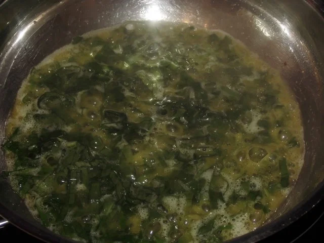 Rezept: Entenbrust mit Granatapfel - Rotwein - Reduktion, Spargel, Bärlauchbutter und Bandnnudeln Bild Nr. 6 Entenbrust mit Granatapfel - Rotwein - Reduktion, Spargel, Bärlauchbutter und Bandnnudeln - Rezept - Bild Nr. 6