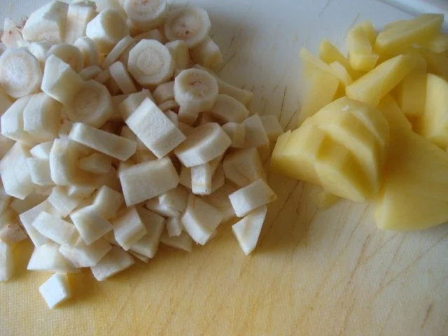 Petersilienwurzelcremesüppchen mit Pistazien-Crush - Rezept - Bild Nr. 5