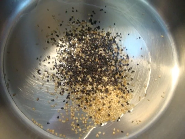 Rezept: Karotten-Aprikosencremesüppchen mit Kokosschaum und Tonkabohnenpfeffer Bild Nr. 8 Karotten-Aprikosencremesüppchen mit Kokosschaum und Tonkabohnenpfeffer - Rezept - Bild Nr. 8