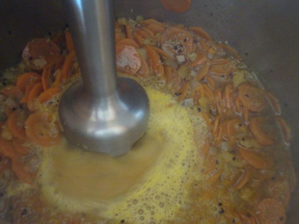 Karotten-Aprikosencremesüppchen mit Kokosschaum und Tonkabohnenpfeffer - Rezept - Bild Nr. 11