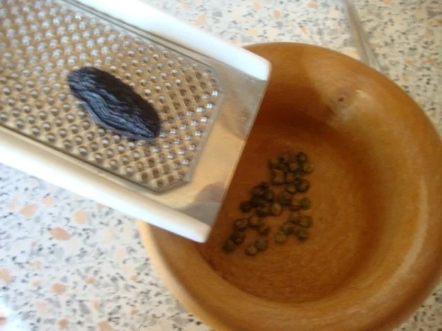 Rezept: Karotten-Aprikosencremesüppchen mit Kokosschaum und Tonkabohnenpfeffer Bild Nr. 12 Karotten-Aprikosencremesüppchen mit Kokosschaum und Tonkabohnenpfeffer - Rezept - Bild Nr. 12