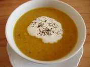 Karotten-Aprikosencremesüppchen mit Kokosschaum und Tonkabohnenpfeffer - Rezept