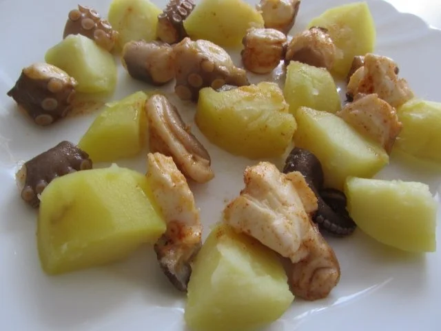 Rezept: Pulpo a la Gallega - Tintenfisch nach galizischer Art Bild Nr. 2 Pulpo a la Gallega - Tintenfisch nach galizischer Art - Rezept - Bild Nr. 2