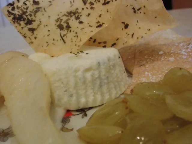 Rezept: Mascarpone - Estragon - Mousse mit Früchten und Filoteigblättern Bild Nr. 2 Mascarpone - Estragon - Mousse mit Früchten und Filoteigblättern - Rezept - Bild Nr. 2