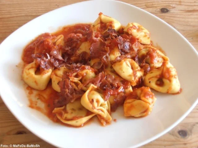 Tortelloni mit Tomaten-Orangen-Soße - Rezept