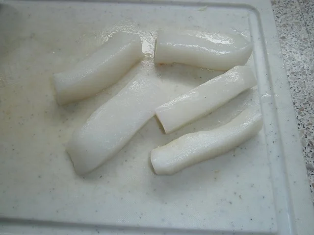 Tintenfischfilet gekocht auf Salat - Rezept - Bild Nr. 3