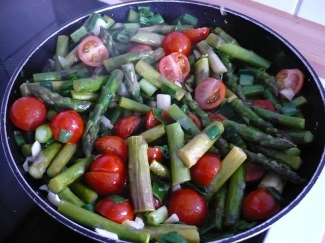 Gebratener Spargel mit Cherrytomaten und Kartoffeln - Rezept - Bild Nr. 5