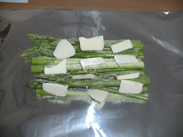 Gemüse: Grünspargel in Alufolie - Rezept - Bild Nr. 2