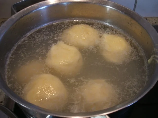 Knödel: "Faule-Weiber-Klöß" - Rezept - Bild Nr. 7