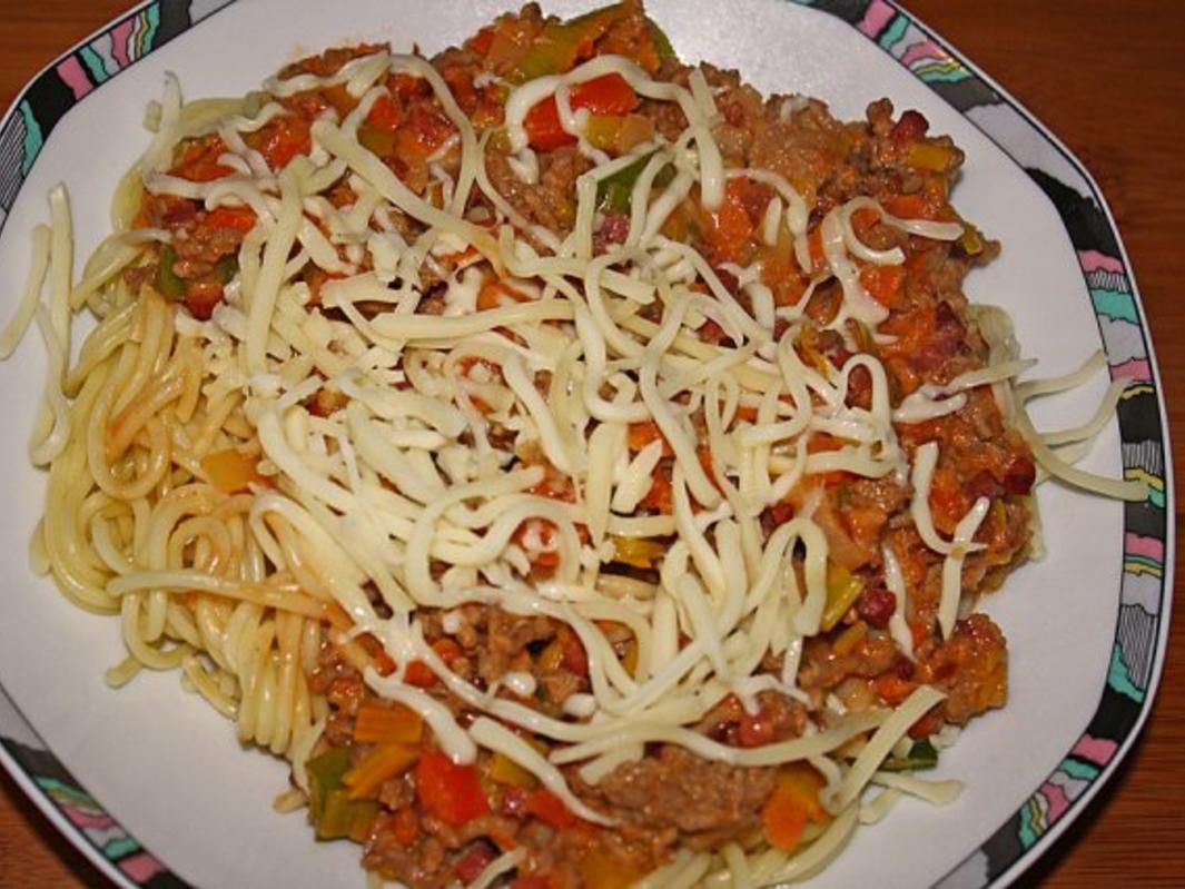 Spaghetti mit Hackfleischsoße - schnell &amp; einfach - 106 kcal/100g