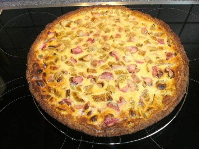 Rhabarberkuchen mit Amarettiniboden - Rezept - Bild Nr. 2