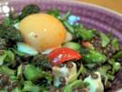 Belugalinsen-Salat mit grünem Spargel und in Öl gegartem Eigelb - Rezept