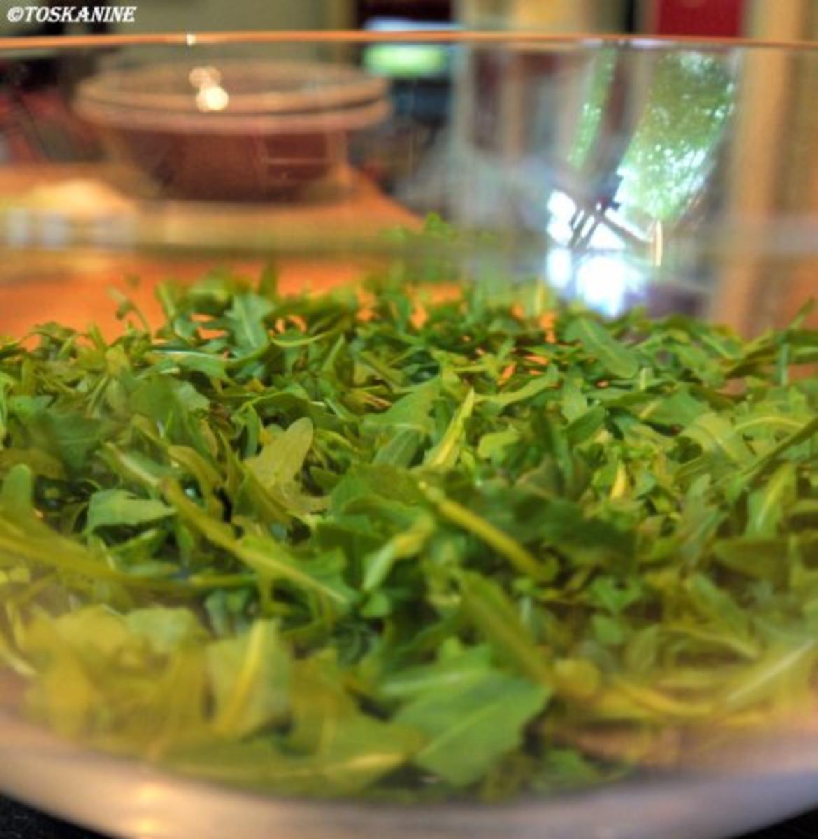 Belugalinsen-Salat mit grünem Spargel und in Öl gegartem Eigelb - Rezept - Bild Nr. 3